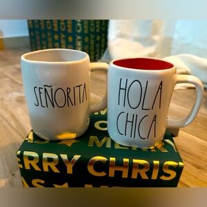 Rae Dunn set of 2 mug SEÑORITA & HOLA CHICA